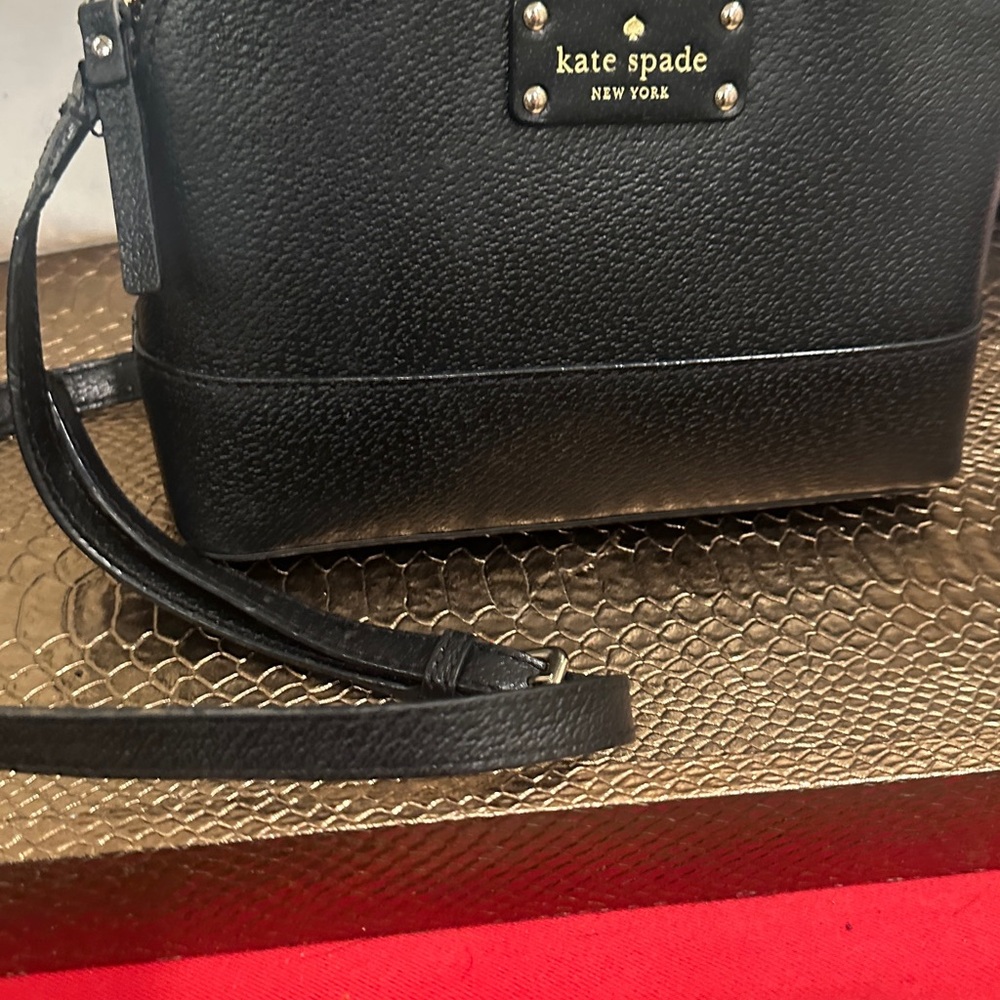 Crossbody - Picture 3 of 7
